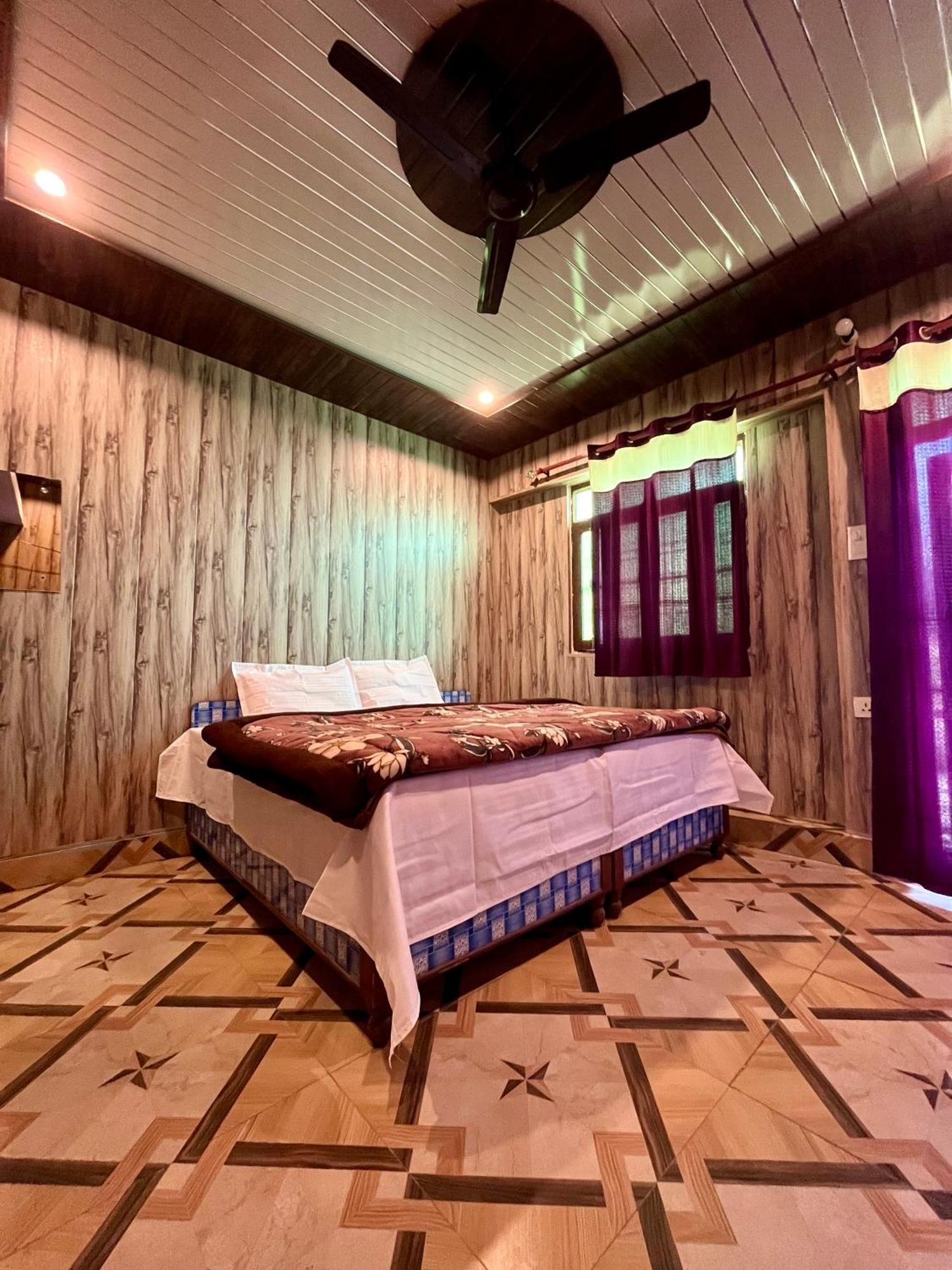 Astha Guest House Gopeshwar Exteriör bild
