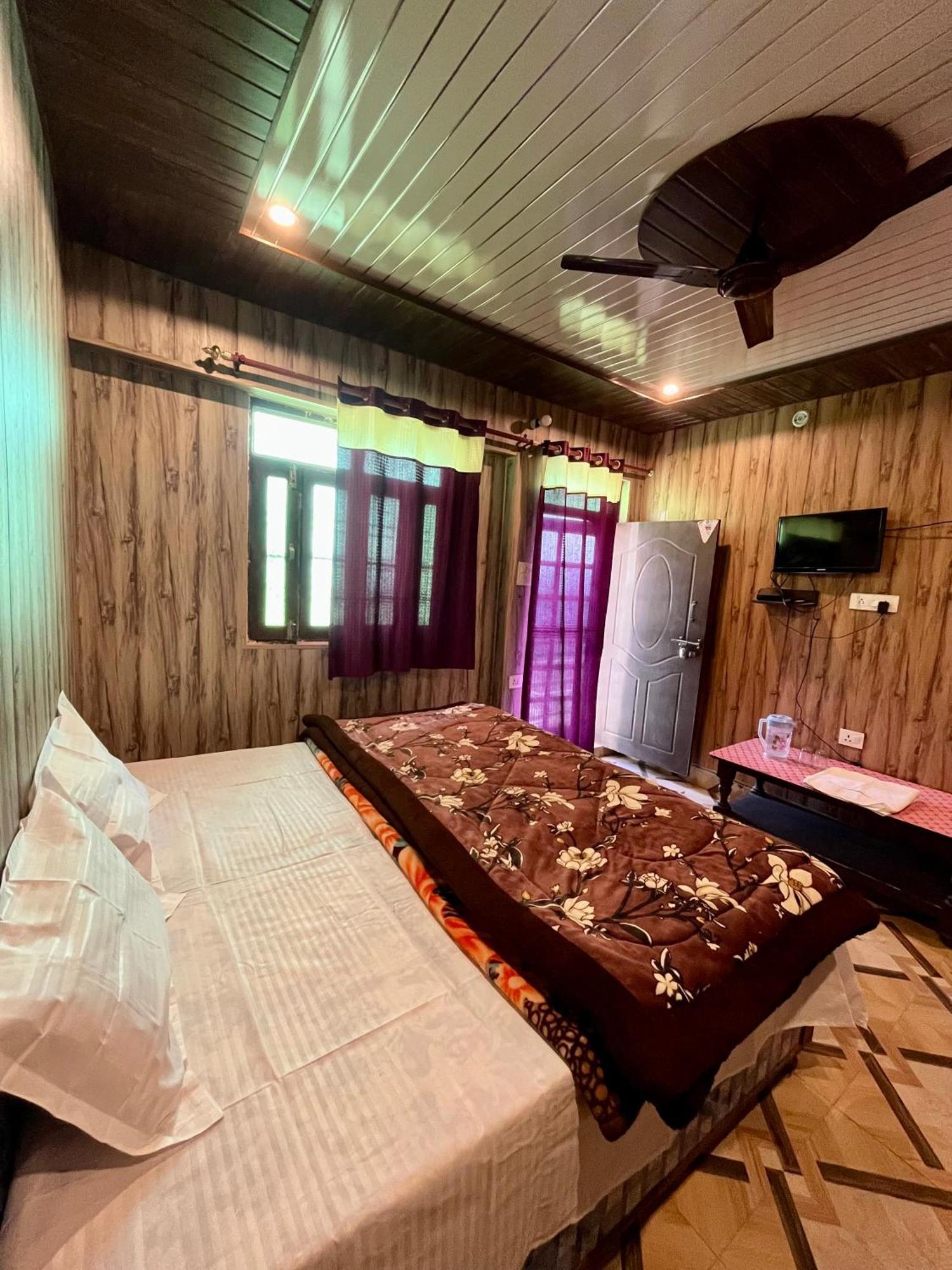 Astha Guest House Gopeshwar Exteriör bild
